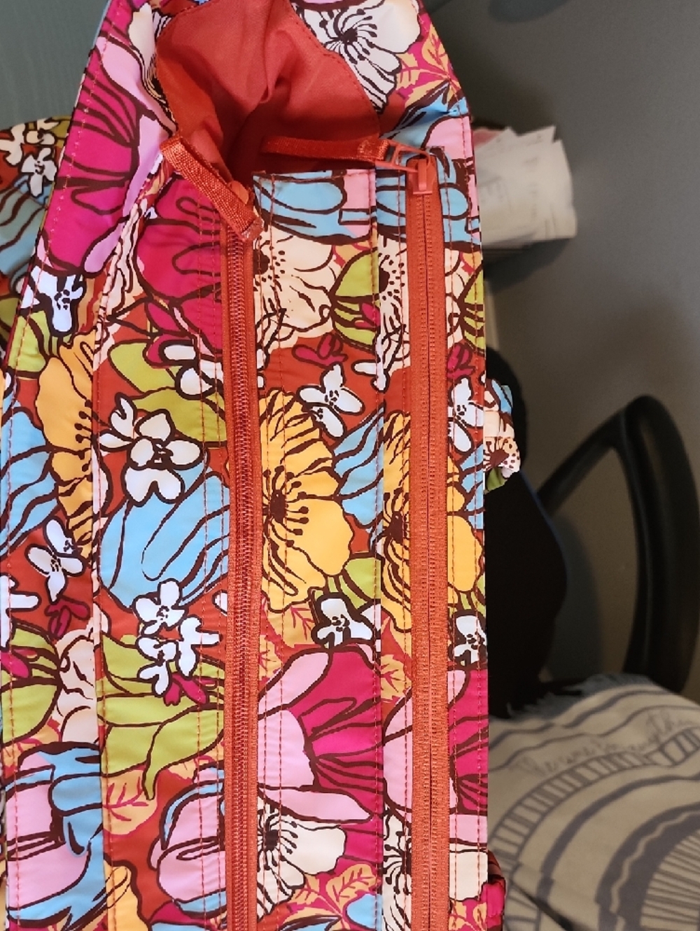 Vera Bradley Travel Tote New With Tags ( Midday Garden ) - Picture 8 of 12